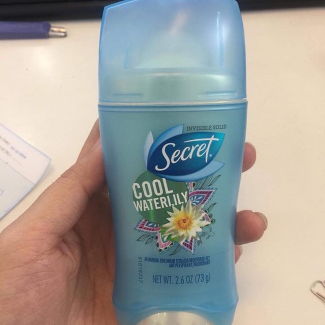 Sáp lăn nách nữ