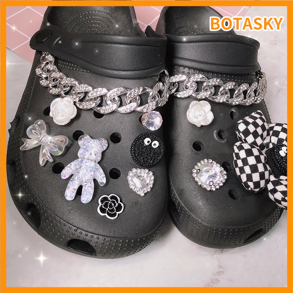 Phụ Kiện Đính Đá Trang Trí Giày Crocs Hình Hoa Màu Trắng Đen Xinh Xắn