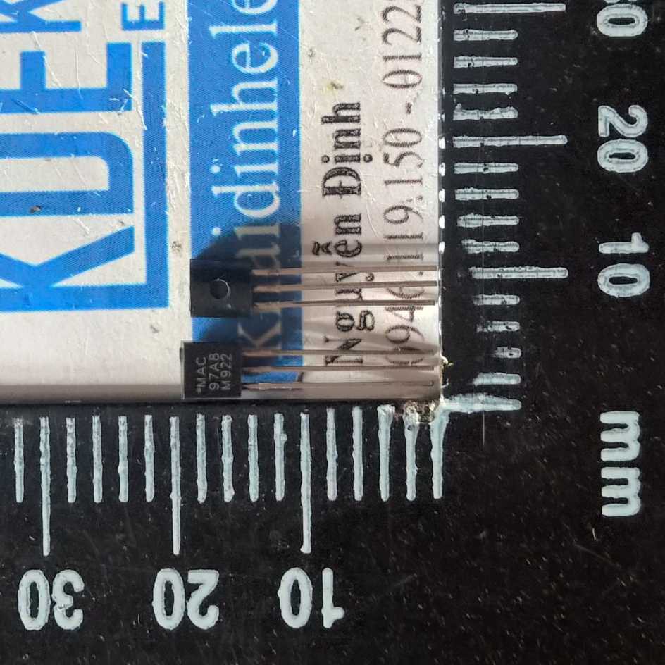 20 con MAC97A8 97A8 0.6A 600V TO-92 TRIAC (20 con) kde1553