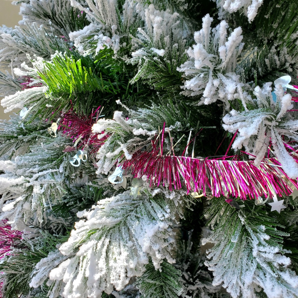 Cây thông phủ tuyết cao nhiều size mẫu mới C65 (loại cây treo) TẶNG NGÔI SAO VÀ KIM TUYẾN