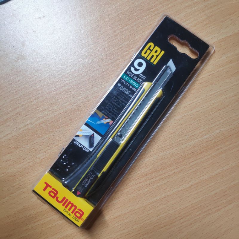 Dao rọc giấy, dao cắt film decal cách nhiệt, dao trổ TAJIMA Nhật LC-360 bọc cao su chống sốc auto lock