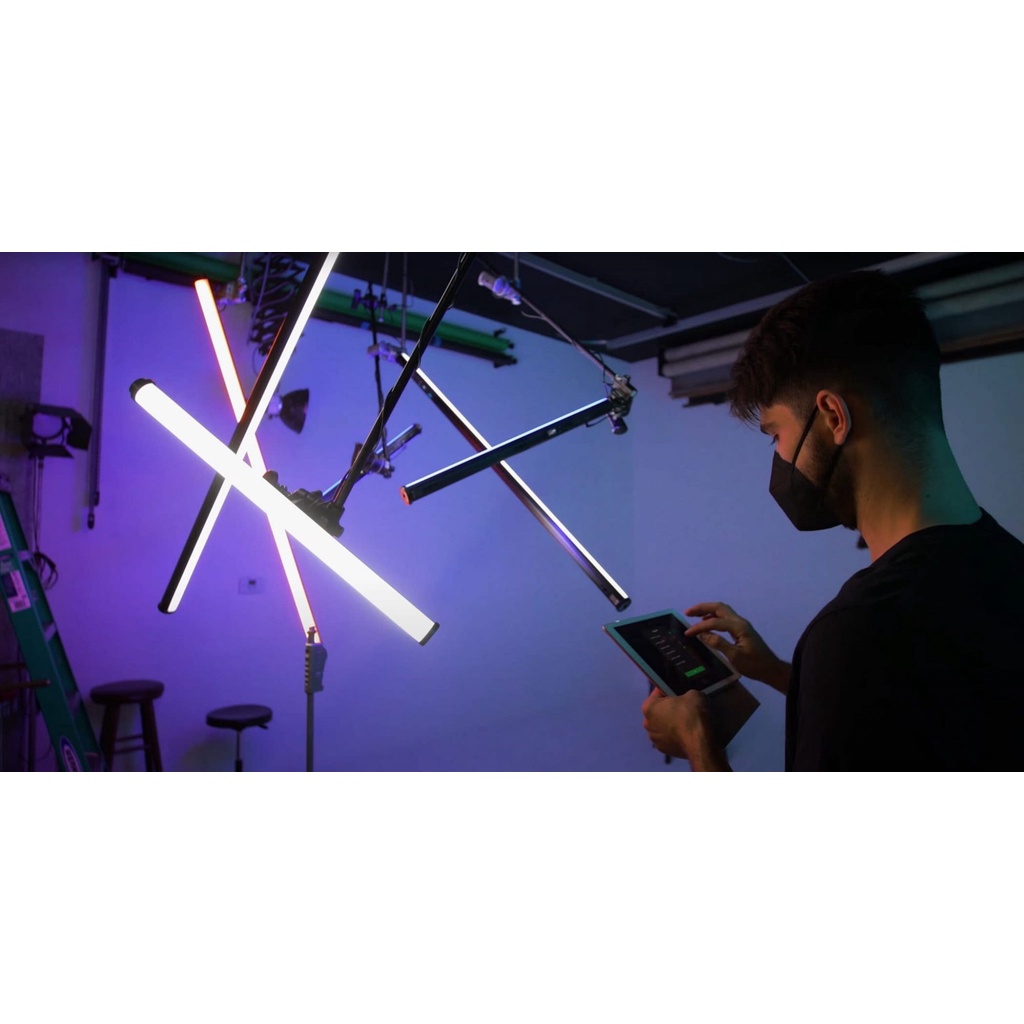 Đèn LED amaran T2c RGBWW tích hợp pin sạc