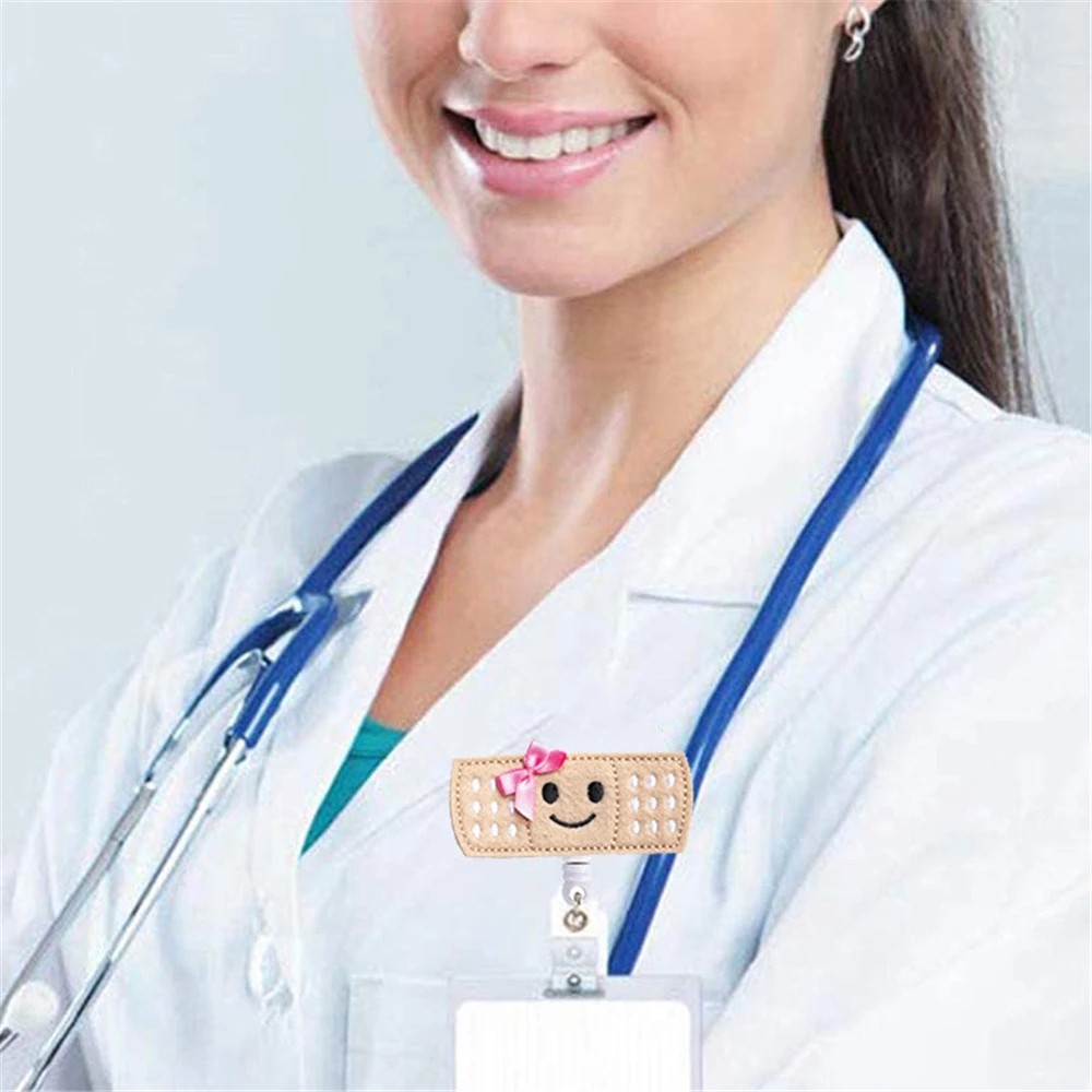Dây kẹp bảng tên thẻ đeo cổ bác sĩ y tá kiểu dáng trái tim BLUEVELVET dễ dàng thu gọn