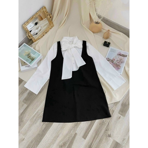 Set yếm phối áo sơmi trắng nơ