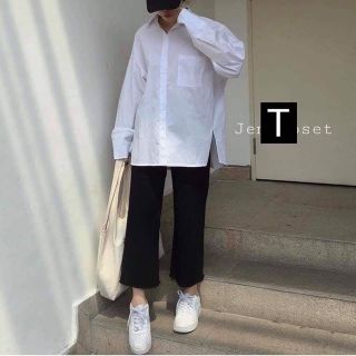 Áo sơ mi trắng xẻ tà