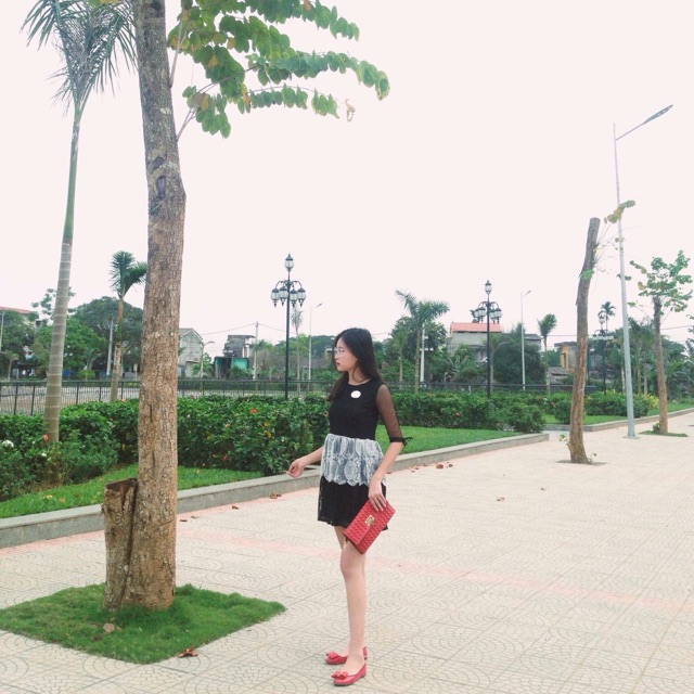 Váy ren tiểu thư