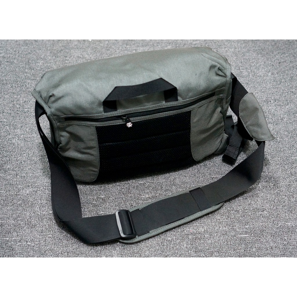 Crumpler Proper Roady 7500 có ngăn iPad