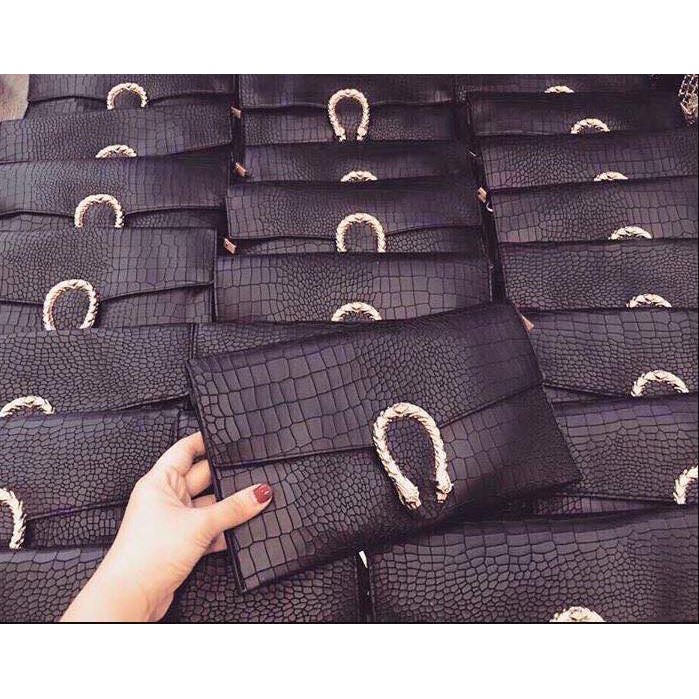 Túi Clutch đầu rồng 2 màu đen đỏ