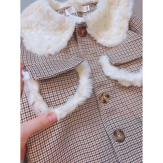 Áo dạ lót phao cổ lông cho bé.