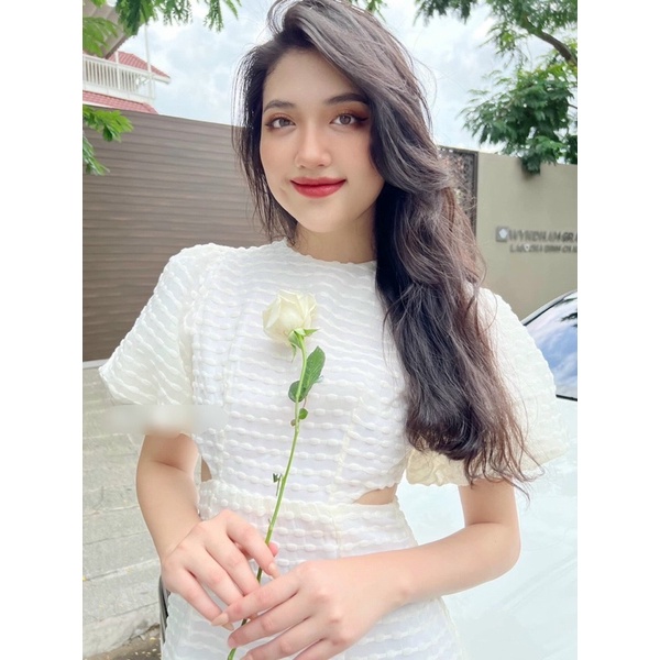 Đầm Ren Bi Tay Bồng Khoét Sau Cực Quyến Rũ