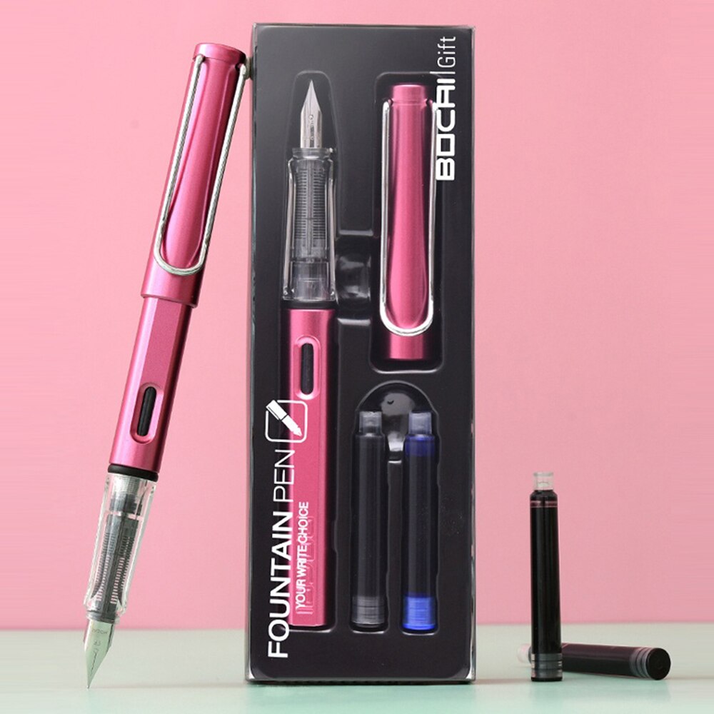 Bút máy mực đen với ngòi bút 0.38mm