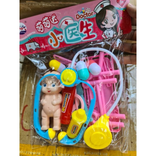 Bộ đồ chơi khám bác sĩ.