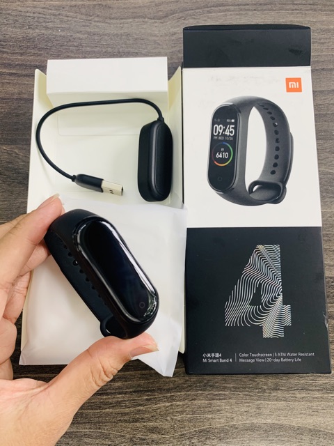 Vòng đeo tay thông minh Xiaomi Mi Band 4 Bản Quốc Tế - Chính hãng Digiworld phân phối - Bảo hành 12 tháng