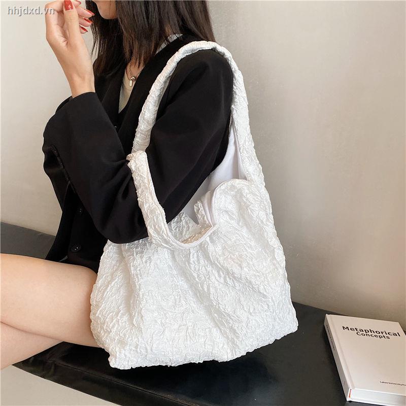 Túi đeo một bên vai bằng vải canvas cỡ lớn màu trắng đen phong cách hồng kông cổ điển 2021 cho bạn nữ