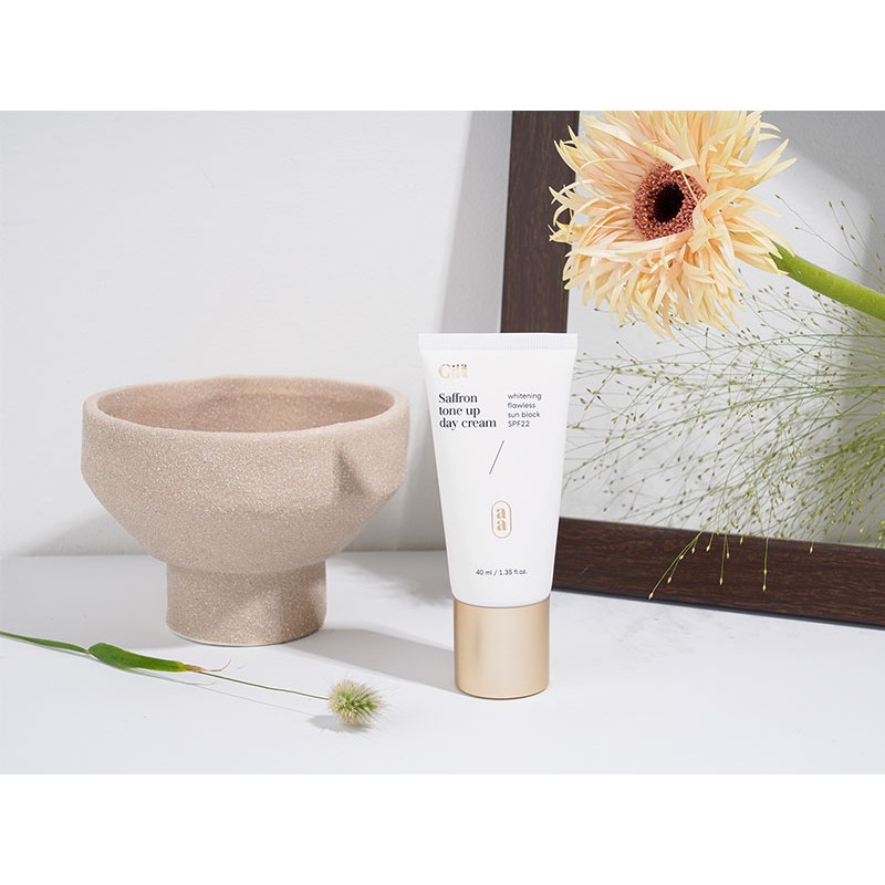 Bộ đôi Gilaa Saffron Tinh chất tươi dưỡng trắng 20ml và Kem dưỡng ban ngày 40ml | BigBuy360 - bigbuy360.vn