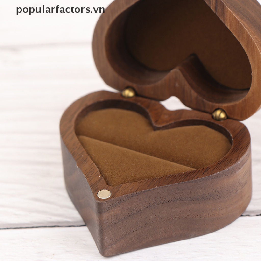 Hộp Đựng Nhẫn Cưới Hình Trái Tim Bằng Gỗ Ốp