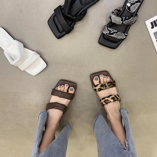 Dép sandal đế bằng thời trang dành cho nữ