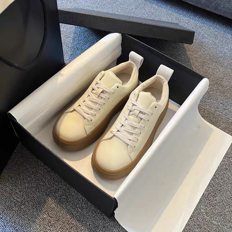Sneaker màu trắng sữa đế nâu da PU