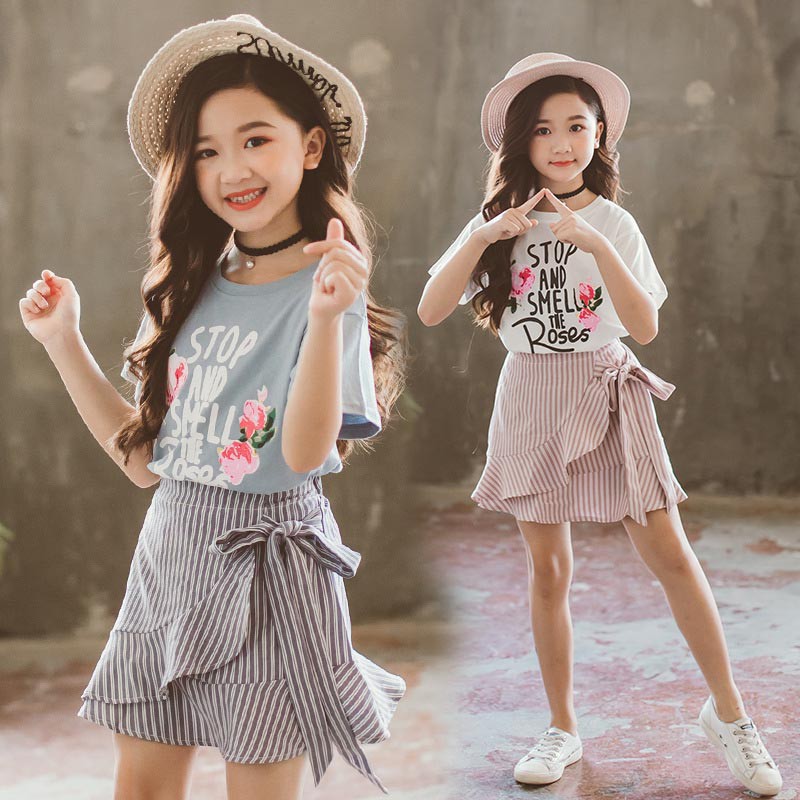 Áo thun ngắn tay in hoa + chân váy mini cho bé gái