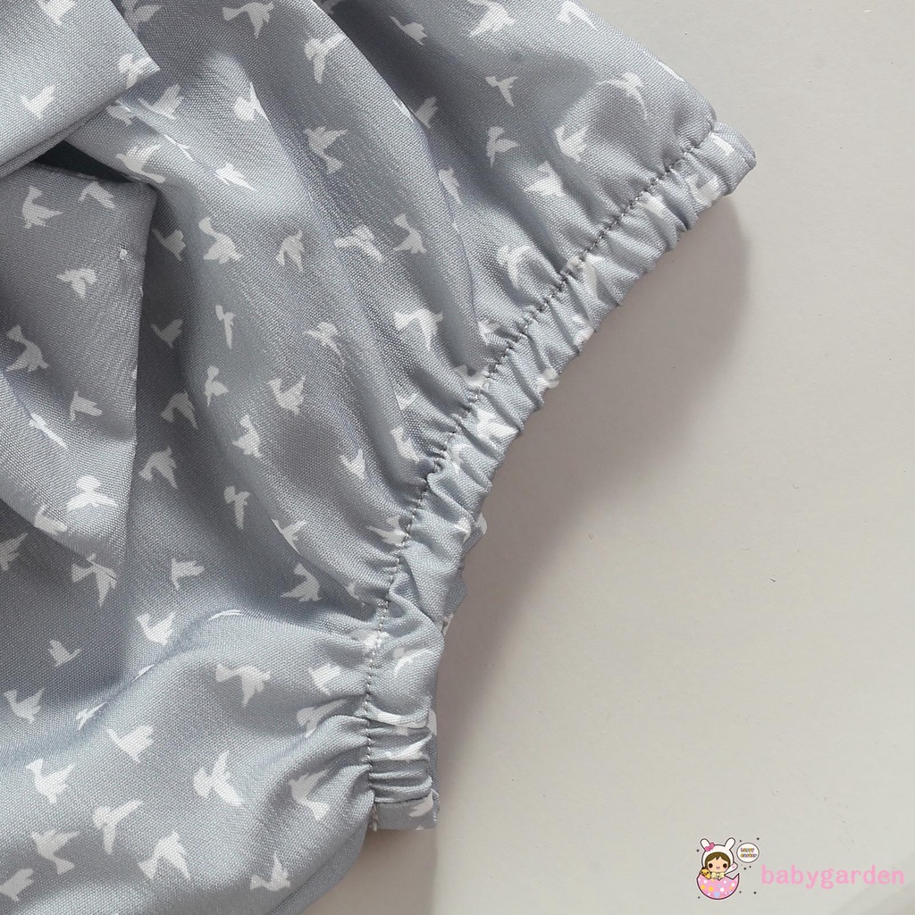 Áo liền thân tay dài cổ tròn màu sắc đơn giản và Quần short in họa tiết và Băng đô nơ cho bé gái