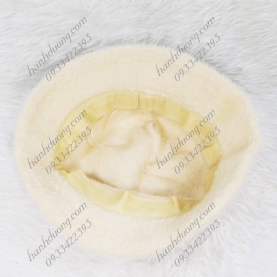 Mũ  bucket vành cụp lông xù hàng quảng châu gắn nơ kèm mặt sắt chữ G, vành rộng 5cm, phía trong có 2 dây rút phía trong
