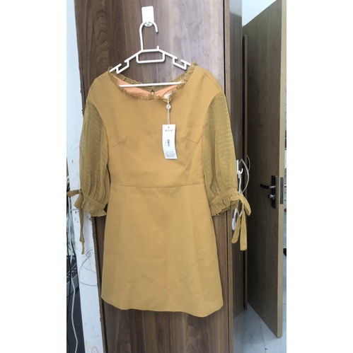 Elise newtag đầm vàng tay phối mới nguyên tag M/L