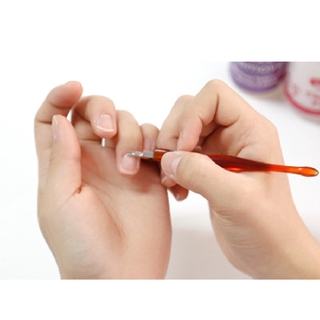 Dụng cụ đẩy da chết hỗ trợ làm móng tiện lợi