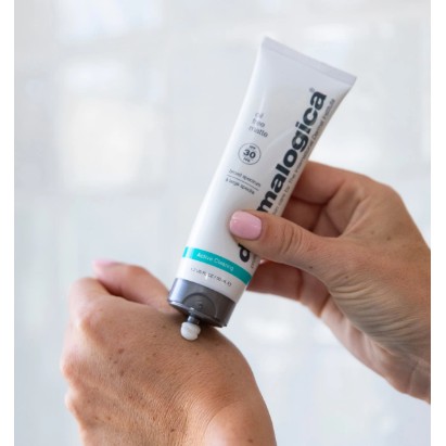 Kem chống nắng dành riêng cho da mụn Oil Free Matte SPF30