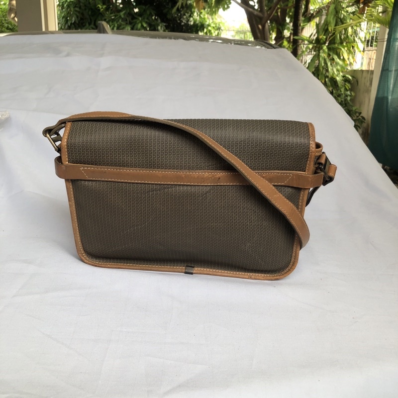 Túi chuẩn si. Túi qua sử dụng. Khách vui lòng xem hình nếu muốn biết thêm thông tin sản phẩm mời khách vô chat. Thanks .