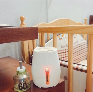Máy đuổi muổi kèm tinh dầu Vape