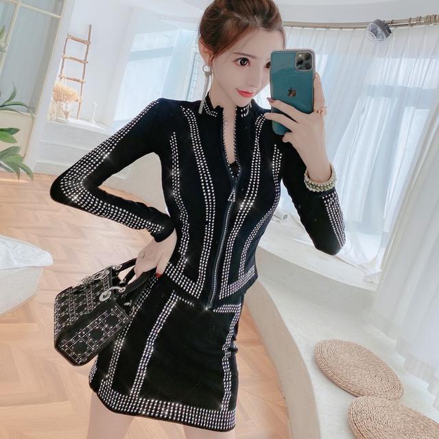 Bộ áo khoác cardigan có khóa kéo + chân váy chữ A đính đá phong cách Hàn Quốc mới năm 2021