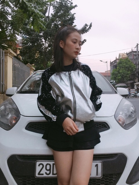 Áo khoác da viền kim tuyến