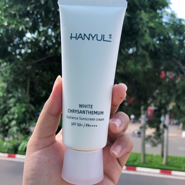 white chrysanthemum radiance sunscreen cream