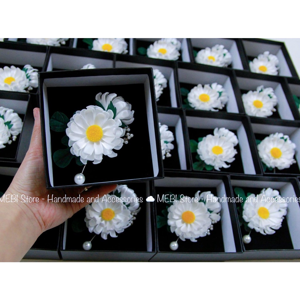 (Ảnh thật-NOBOX) Hoa cài áo mẫu cúc họa mi 1 nụ, nhụy vàng