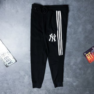 Quần jogger 3 sọc lửng màu trắng, logo ép, chất liệu thun co dãn 4 chiều n114