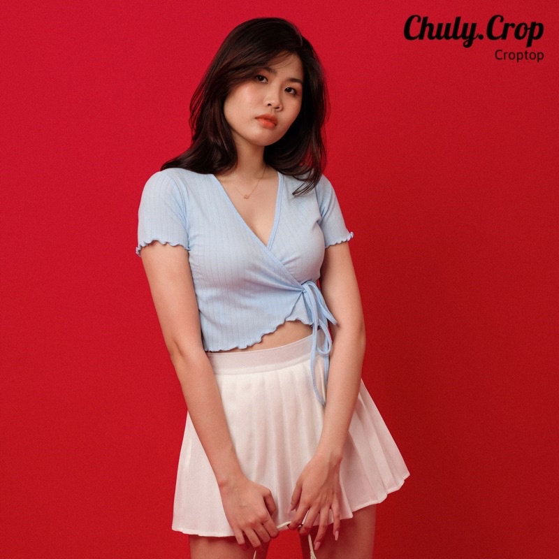 Áo croptop kiểu cổ xẻ có dây buộc tùy chỉnh ôm form hot hit. Áo croptop đắp chéo tay ngắn siêu hot