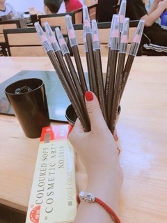 chì kẻ chân mày