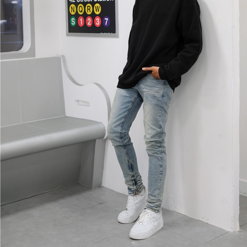 Quần jean nam trơn wash bụi có zip Q35 form slimfit ôm vừa, chất jean co giãn thoải má.