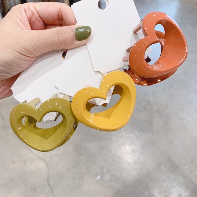 Cặp tóc càng cua hình trái tim