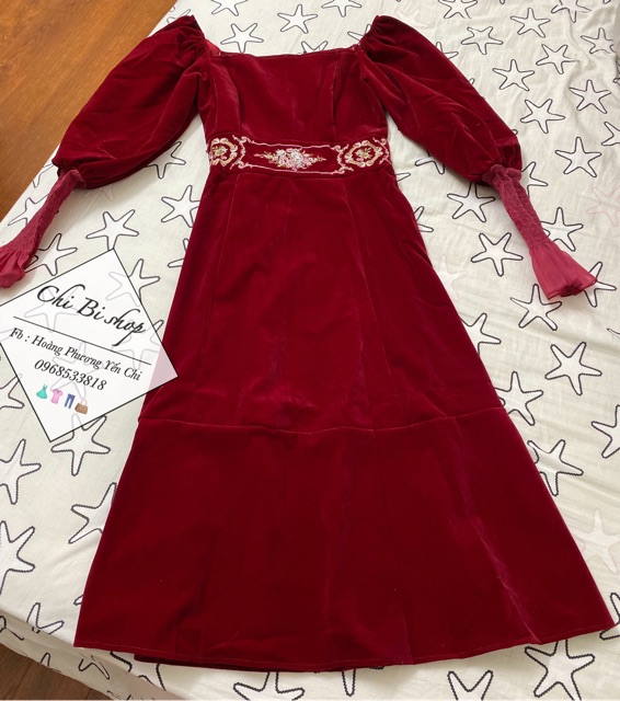 Váy nhung đỏ tay bồng