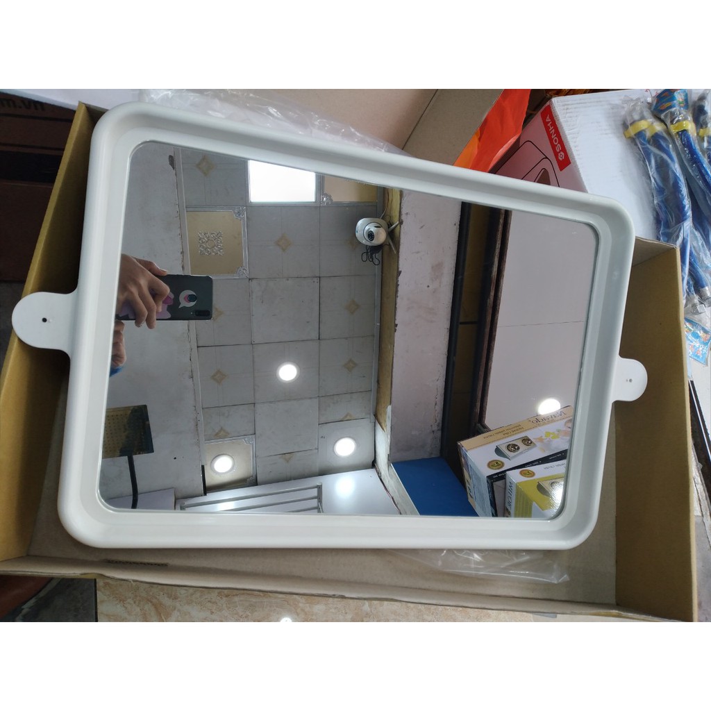 Bộ phụ kiện nhà tắm kèm gương soi bằng nhựa phù hợp cho nhà trọ và chung cư mini