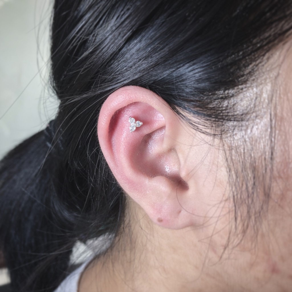 Khuyên hoa 3 đá BẠC S925 LANN E018