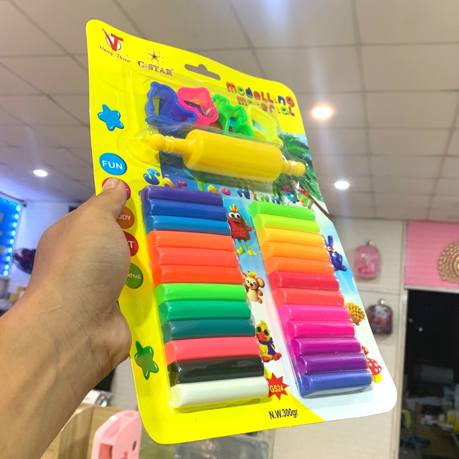 Đất Nặn tạo hình 24 màu Gstar GS24 có khuôn tạo hình và cây lăn chất liệu an toàn cho trẻ em