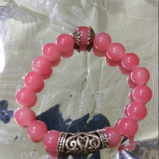 Chuỗi đeo tay màu hồng