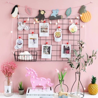 Khung lưới trang trí: 1 lưới sắt 45x65cm+ 1 giỏ sắt đen. Tặng  10 kẹp gỗ. Coa sẵn hồng, trắng, đen