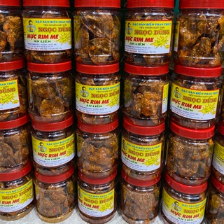 Mực Rim Me ( ăn liền ) là sản phẩm chính hãng của shop Đặc Sản Biển Phan Thiết NGỌC DŨNG; Hộp 200 gram. HSD 6 tháng