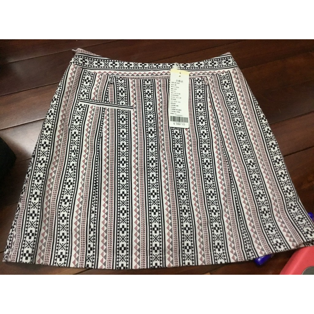 Chân váy thổ cẩm