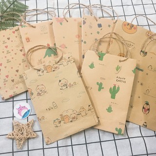 Túi giấy vintage kraft họa tiết có quai xinh xắn 19 x 13 x 5cm (mẫu ngẫu nhiên)