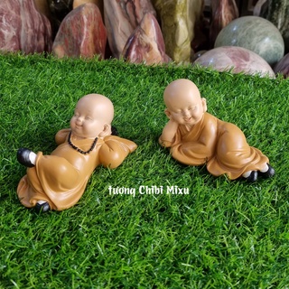 Tượng chú tiểu an nhiên áo nâu - mẫu nằm