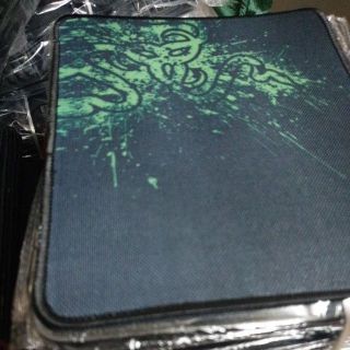 Bàn Di chuột 20x25cm máy viền